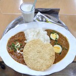 スパイス王国mini - ダブルカレーセット（アンダーキーマカレー＆マラサカレー；激辛；大きいライス）＆ ラッシー（レギュラーサイズ）