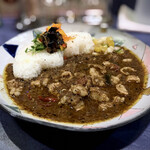 Cacacurry Re: NEAT NEAT - A:牛ホルモンカレー＋パイナップルとキュウリのサラダ 牛ホルモンカレーの牛ホルモン増量