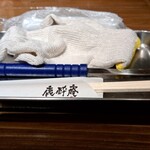 鹿酔庵 - おしぼり、軍手、ナイフ、割り箸