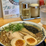 麵屋春馬 - まかない中華そば730円に味玉トッピング100円