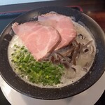 龍潭酒家 - 特製豚骨ラーメン