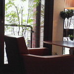 cafe WAKAKUSA - 窓際の席