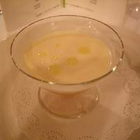 ダイニングルーム - 冷たいコンソメスープと林檎のスープを抱き合わせて