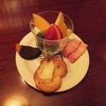 BAR 52nd  - チャーム