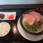 龍潭酒家 - 特製豚骨ラーメン，ライス