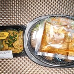 フォーハノイマルシェ - 鶏肉のレモングラス炒め420円揚げ春巻きのせサラダ麺860円