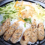 フォーハノイマルシェ - 揚げ春巻きのせサラダ麺860円