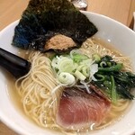 函館ブリ塩ラーメンと酒と肴 カモン - 函館ブリ塩850円、大盛150円