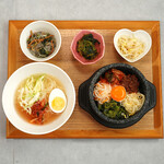 Cold Noodles & stone grilled bibimbap (with white rice or 15-grain rice and Small dish)