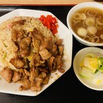 中華料理 天山 - 肉チャーハン