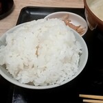 沖縄家庭料理 丸安そば - 盛りの良いご飯