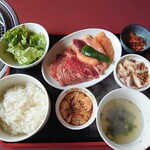 Yakiniku Tei Yamagyuu - 日替定食に追加肉2種類しても900円とリーズナブル