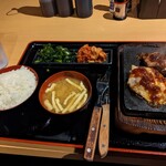 ワンダーステーキ - 牛ハラミ & チキンステーキセット(税込1,100円)