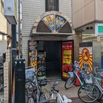 ワンダーステーキ - ビルの入口…