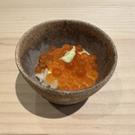 鮨処 美な味 - 粒が大きいイクラ