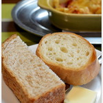 ビストロクー - パンはシュバインさんのものだそうです