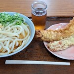 やましょう - あついうどん(大 2玉)、ゲソ天、ちくわ天