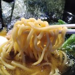 家系ラーメン クックら - 「王道家自家製」の中太麺