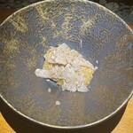 隼 - ・雲丹入りコラーゲンリゾット(＋白トリュフ　g/¥1,500)
      濃いめのコラーゲンスープに北海道バフンウニを加えて高火力で作るリゾット