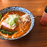 ラーメン イッケン - 11月の限定麺、辛いらーめん900円税込。一味が付きます。