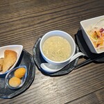 中国厨房 YUAN - 変更してもらった　春巻きとポテト　スープ　サラダ