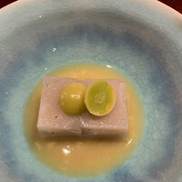 蕎麦懐石 無庵 - 蕎麦粉と葛粉の豆腐、銀杏のすり流し