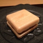 神保町 傳 - 最中を袋から出すと