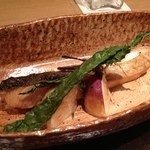 神保町 傳 - 燻した鱒　蕪と蕪の葉とともに