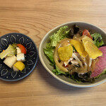 ビーフカレーと喫茶 月待 - サラダ