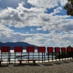 汀の精 - ビエンナーレの作品が並んでいます。