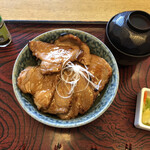 Washoku Resutoran Tonden - 娘が頼んだ豚丼、美味しそう♪