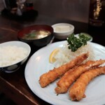 弥生 - エビフライ定食（1,200円税込）。