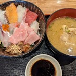 博多豊一長浜食堂 - トロ入りスーパー海鮮丼