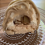 スイーツガーデン ユウジアジキ - 和栗モンブラン断面　中から出て来る栗も美味