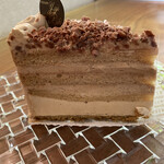 スイーツガーデン ユウジアジキ - ロイヤルミルクティークーヘン ミルクティーのお味のみなのに単調にならず、複雑に感じさせるのが凄いケーキ