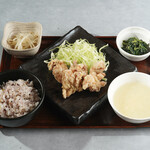 Korean fried chicken set meal (comes with white rice or 15-grain rice, soup, and Small dish)