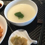 居易園 - 中華粥とザーサイ