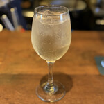 カタルキッチン - ♦︎ピーチソーダ（ｱﾙｺｰﾙ）・・ビールが急遽提供できなくなったので、慌てて頼んだのがこちら　ジュースみたい(笑)