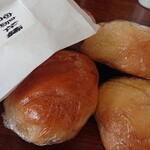 廣島カレー麺麭研究所 - メロンパンと塩パンも買っちゃった