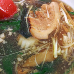 麺カフェ ひまわり - 熱々のスープ