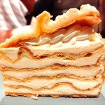 ユーハイム - ブロッケンザーネトルテセット（１４００円）
            ・本店特製ショートケーキセット（１５００円）
            ・ふどうとベリーのケーキ
