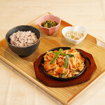 Delicious and spicy pork kimchi stir-fry set (comes with rice and Small dish)