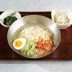 Cold Noodles / Cold Noodles noodles / Plum and shiso Cold Noodles (2 kinds of namul, Small dish included)