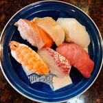 Gombee - 令和4年11月 ランチタイム
                        にぎり寿司6貫定食 1000円
                        鯛、サーモン、海老、モンゴウイカ、つぶ貝、とろ本まぐろ