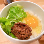 鶏白湯麺 蔭山 - 肉みそ玉子かけごはん（300円税込）