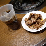 焼肉×食べ放題 南大沢 にひゃくてん - 最後に焼いた牛バラカルビ