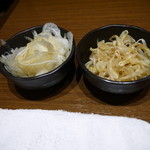 焼肉×食べ放題 南大沢 にひゃくてん - オニオンスライスともやしナムル