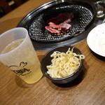 焼肉×食べ放題 南大沢 にひゃくてん - 中落ちカルビをナムルと