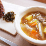 カフェ ねねね - 豚汁セット　おにぎりは白米か酵素玄米からお選びいただけます。