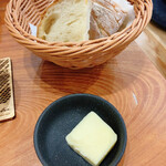 Restaurant Sanchi - パン、バター